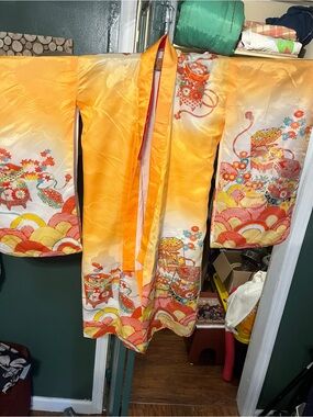 Vintage youth or petite women Orange & Cream Floral Japanese Kimono